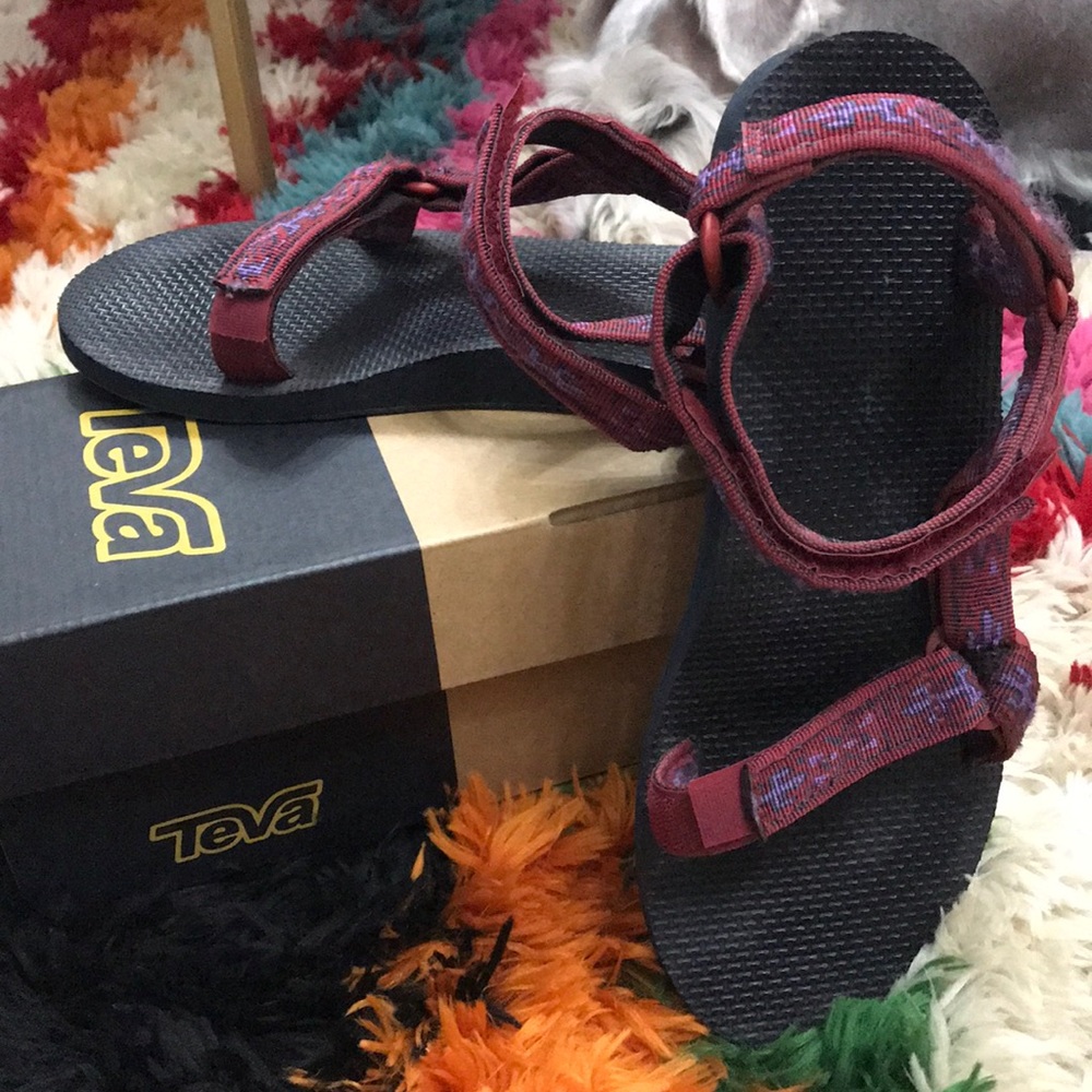 Teva size 9